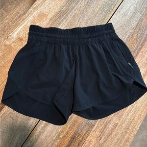 Lululemon Tracker Low-Rise Lined Short 4”